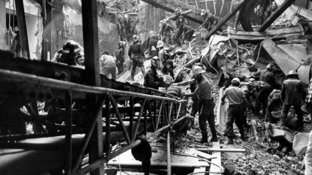 El hombre contra el fuego, una lucha eterna para salvar vidas en las calles de Madrid