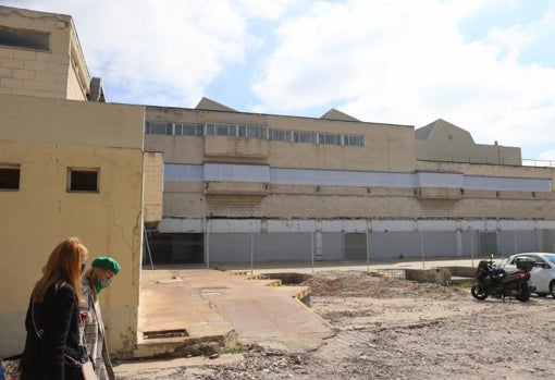 El exterior de la factoría, este miércoles, en el barrio de Valverde