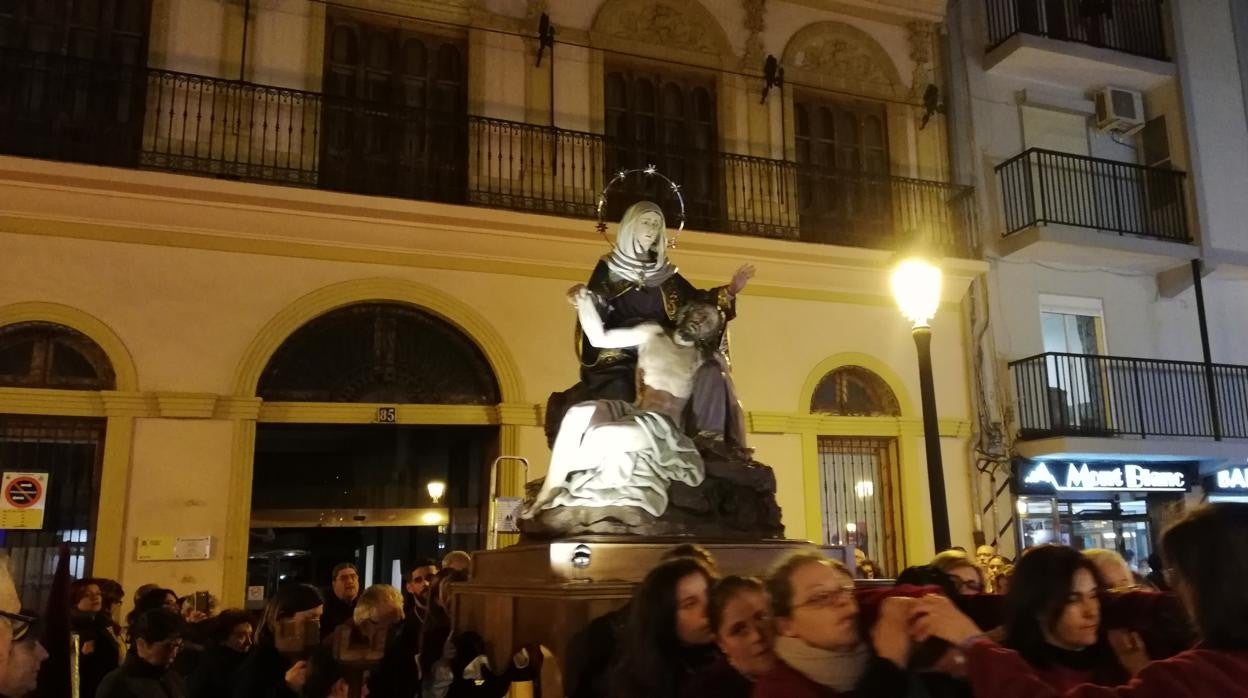 Imagen de la procesión del Viernes de Dolores de la Hermandad de María Santísima de las Angustias del Cabanyal