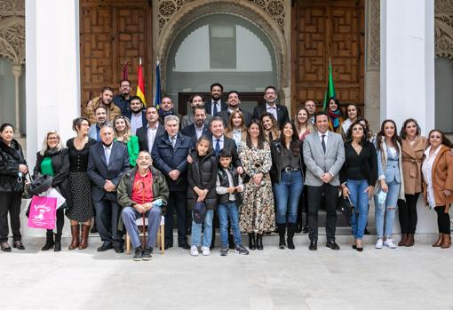 Foto de familia en el Palacio de Fuensalida