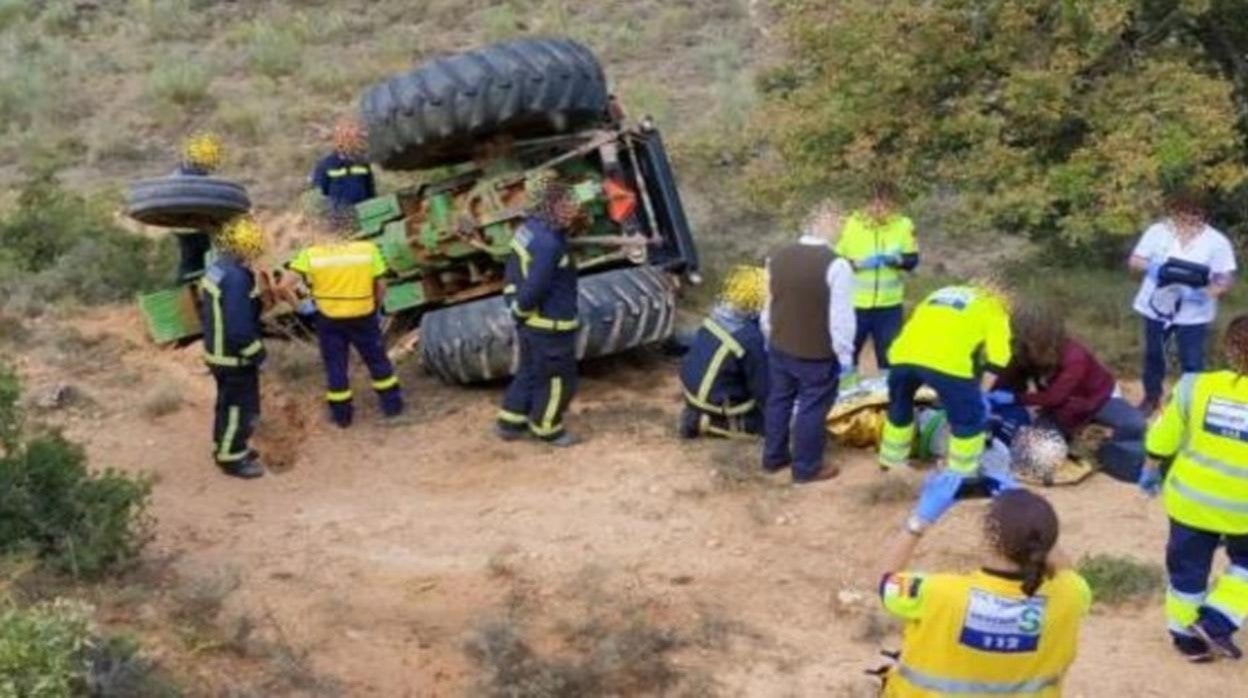 Un fallecido tras volcar el tractor que conducía y quedar atrapado bajo las ruedas en Villarta (Cuenca)