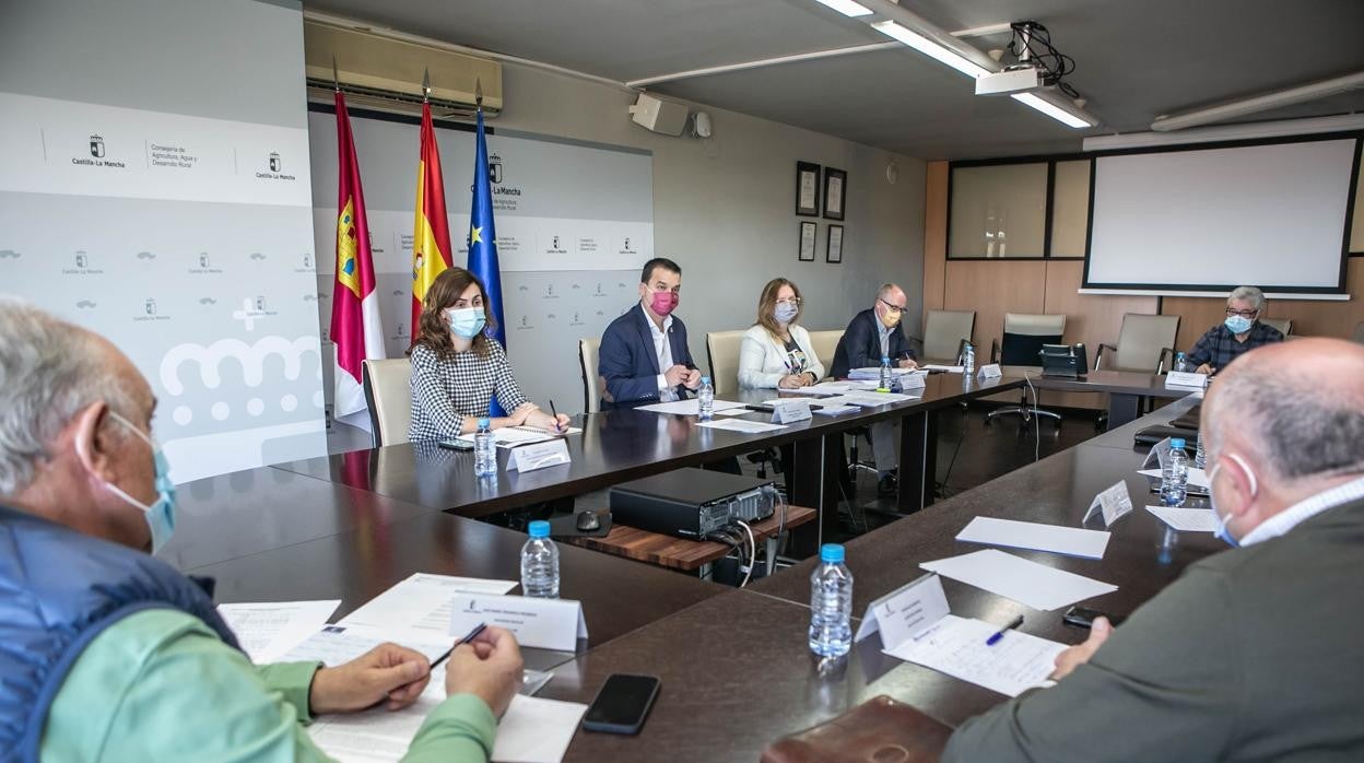 Reunión del consejero de Agricultura con los representantes de las organizaciones agrarias de Castilla-La Mancha