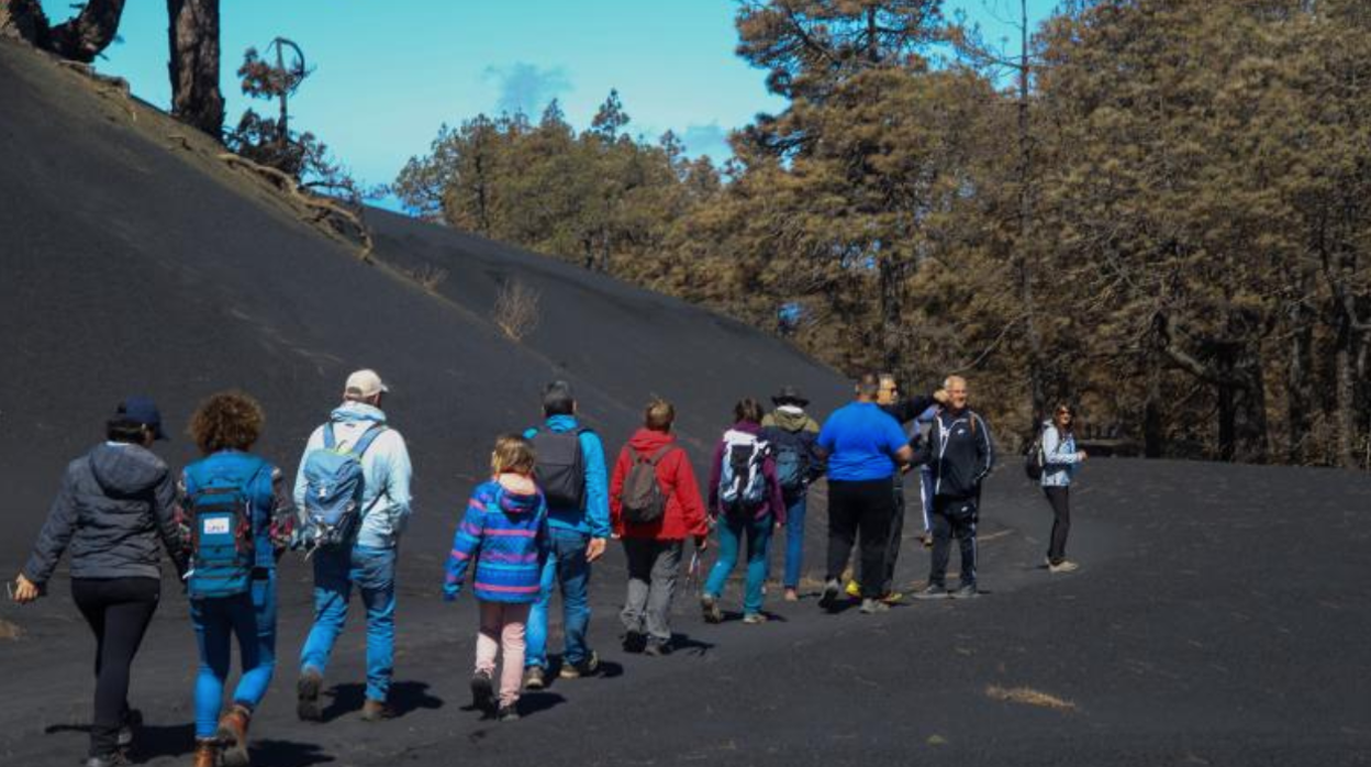 Primer grupo de las rutas guiadas al volcán, abiertas para Semana Santa