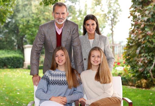 La felicitación de Navidad de los Reyes del pasado mes de diciembre, es la imagen más reciente de la Princesa Leonor y de la Infanta Sofía