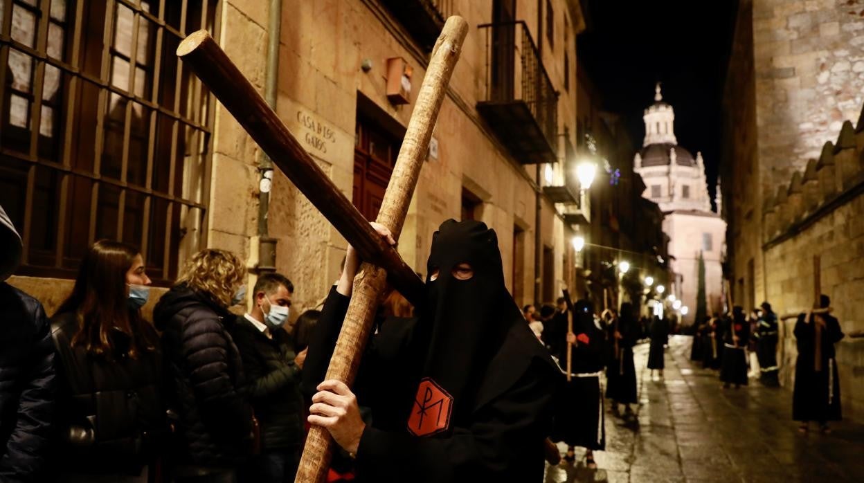 Las nubes dieron una tregua a la Hermandad Universitaria y pudo celebrarse la procesión