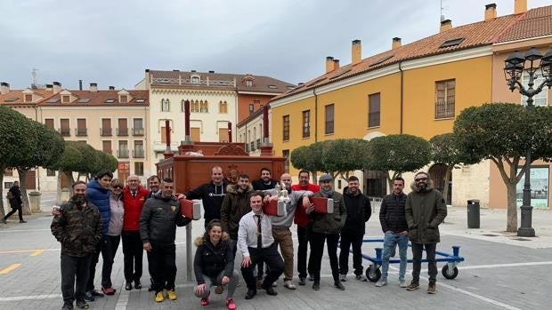 De Murcia a Palencia para sacar un paso 58 años después