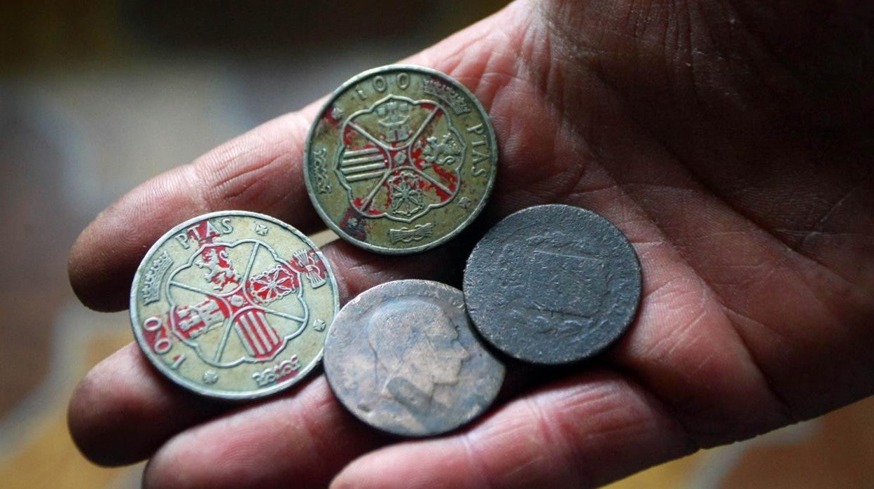 Diferentes monedas para el tradicional juego de las chapas