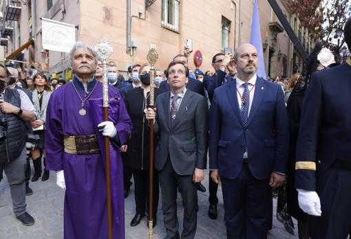 El alcalde, José Luis Martínez-Almeida, a la salida del Pobre