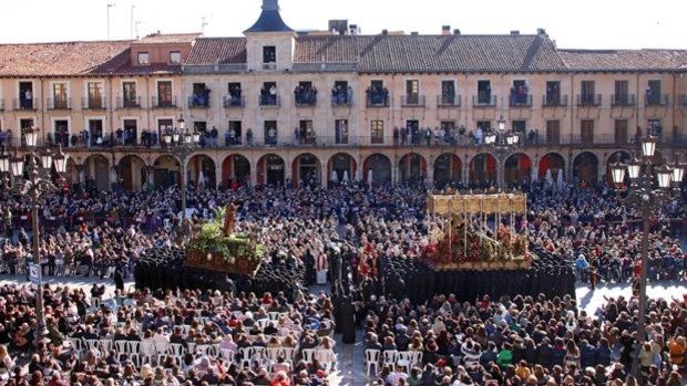 El Encuentro de León regresa a la Plaza Mayor con cambios en la procesión de Los Pasos