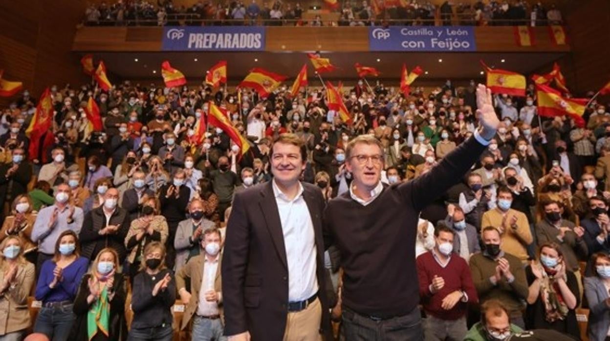 Malueco y Feijóo en un acto del partido celebrado en Valladolid