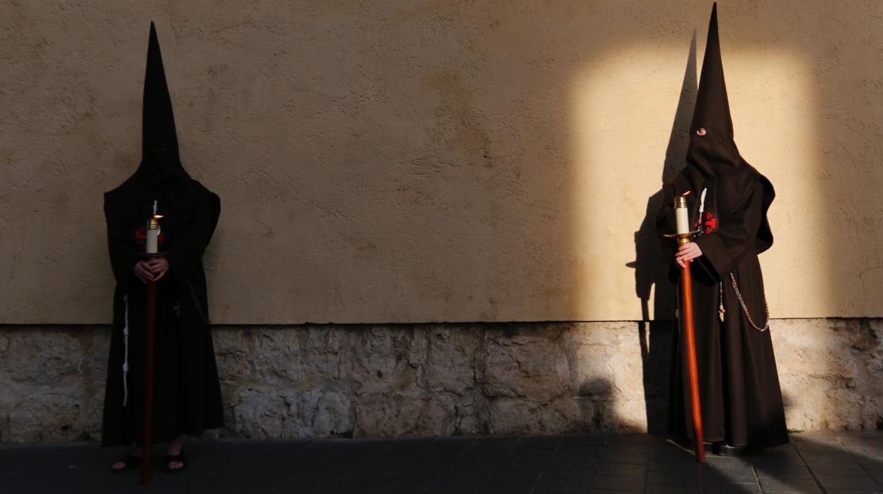 Procesión de la Hermandad del Santo Cristo de los Artilleros, en la Semana Santa de Valladolid