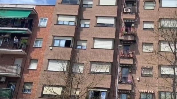 Una mujer mata a su vecina y luego se suicida lanzándose desde un sexto piso en Carabanchel