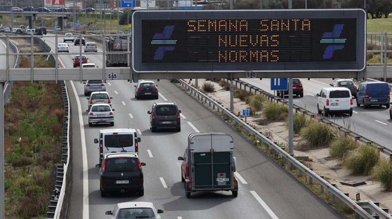 Señal avisa del peligro de las carreteras en Semana Santa