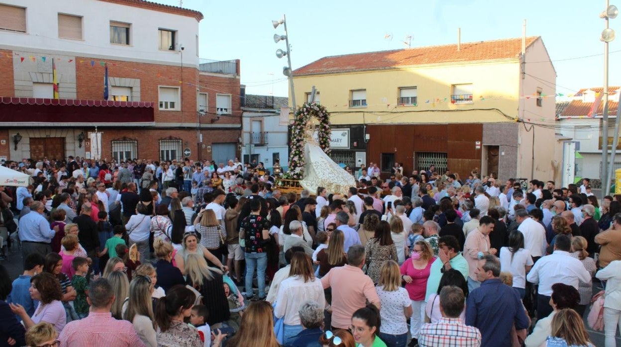 Procesión con la Virgen de la Vega en Añover de Tajo