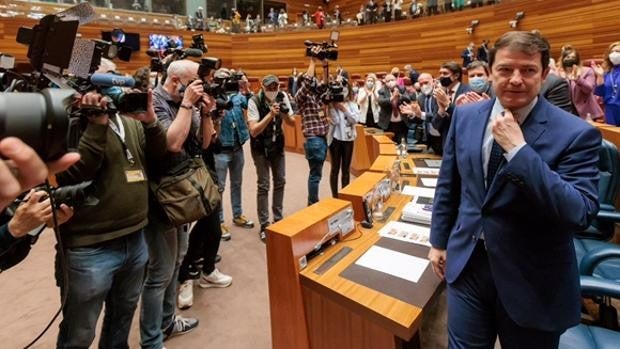 Más de 250 invitados asisten hoy en las Cortes a la toma de posesión de Mañueco