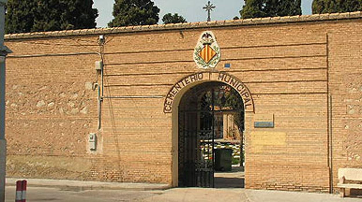 Imagen de archivo de la puerta del cementerio de Benimàmet, en Valencia