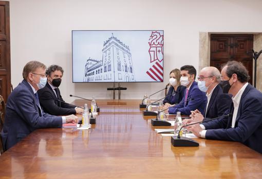 Imagen de la reunión del presidente de la Generalitat, Ximo Puig, con representantes de la patronal hotelera Hosbec