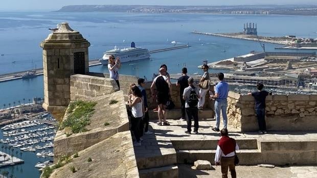 El turismo roza el lleno en Semana Santa en Benidorm y Valencia con el mejor balance desde la pandemia