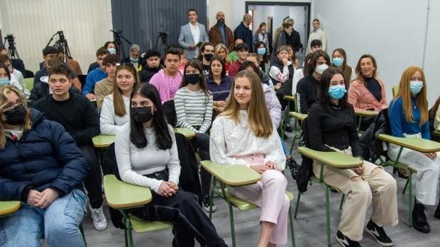 Una foto con «la futura Reina» en un instituto de Leganés: «Nos ha parecido muy cercana»