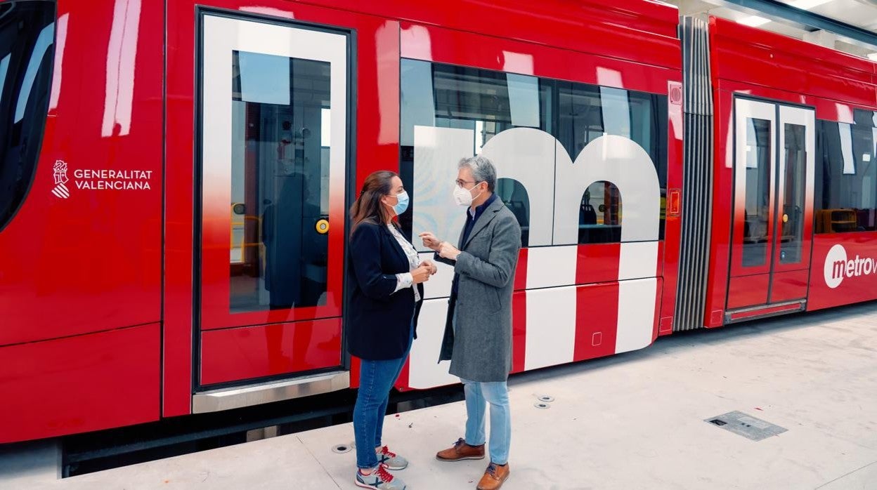 Imagen de un tranvía con el nuevo diseño para la puesta en servicio de la nueva Línea 10 del Metro de Valencia