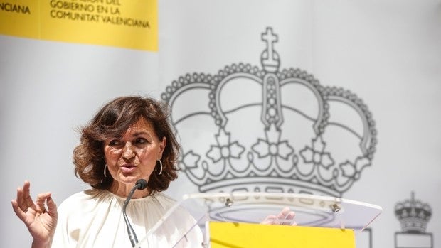 Carmen Calvo carga contra Belarra: «Si no puedes ser ministra de una monarquía, no lo seas»