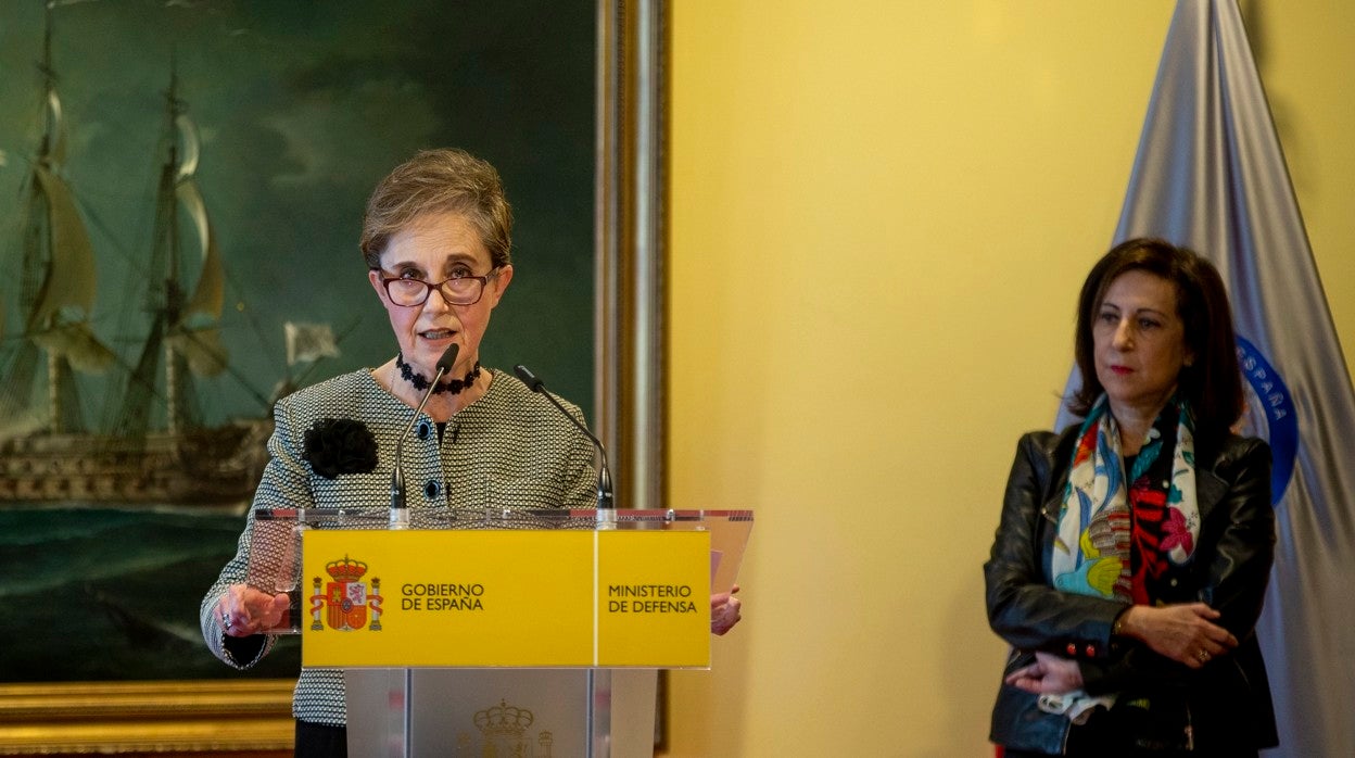 Margarita Robles, ministra de Defensa, preside la toma de posesión de Paz Esteban como nueva directora del CNI.