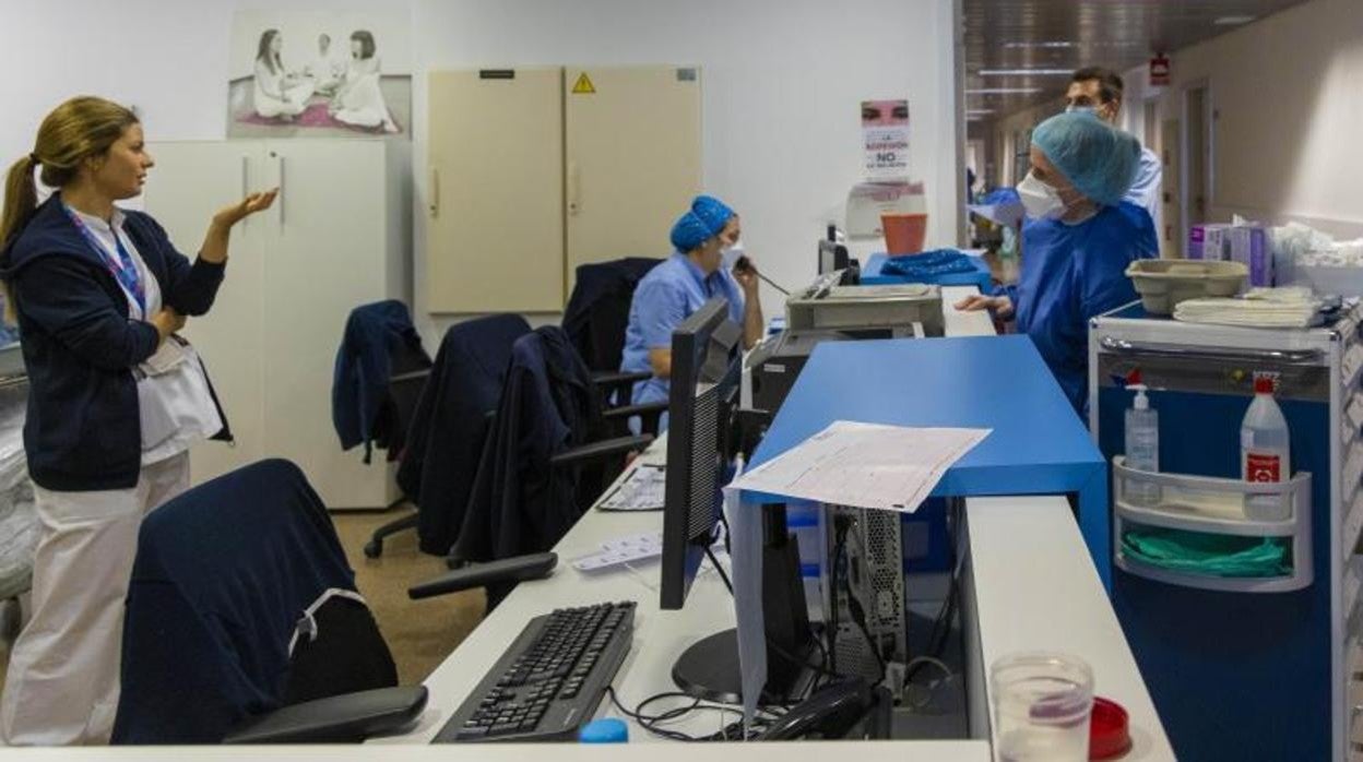 Personal hospitalario en un centro sanitario de la Comunidad Valenciana