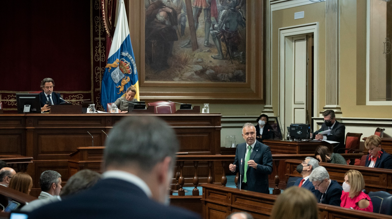 Ángel Víctor Torres en una intervención en el Parlamento de Canarias