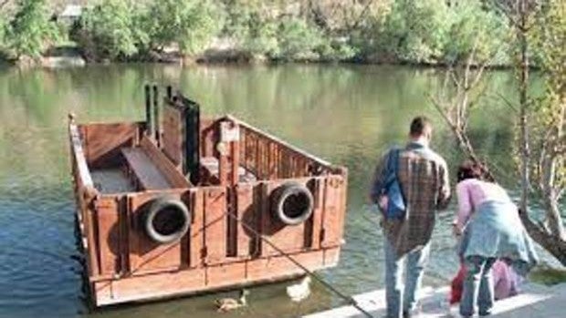 La Barca Pasaje volverá a cruzar el río durante la romería del Valle