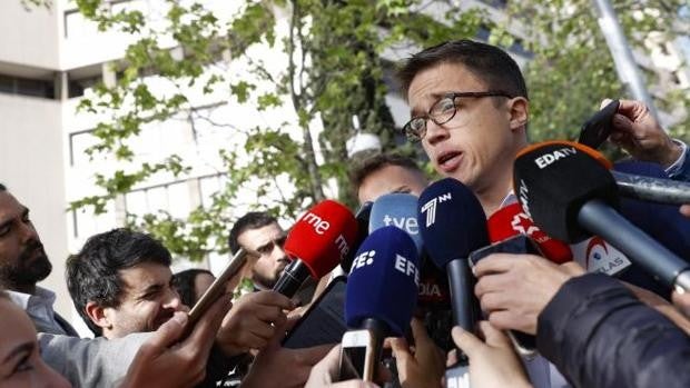 Errejón, a su entrada al juicio por la supuesta patada: «Vengo con ganas de explicarlo»