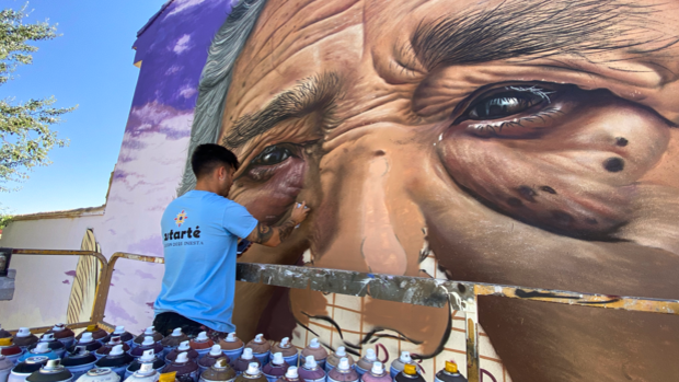 El artista urbano español que encandila a Rosalía y colabora con Marvel con sus obras hiperrealistas