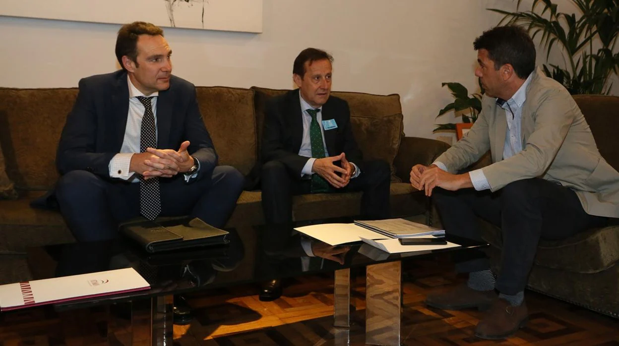 Reunión de Carlos Mazón con el presidente y el vicepresidente del Foro de Debate Económico