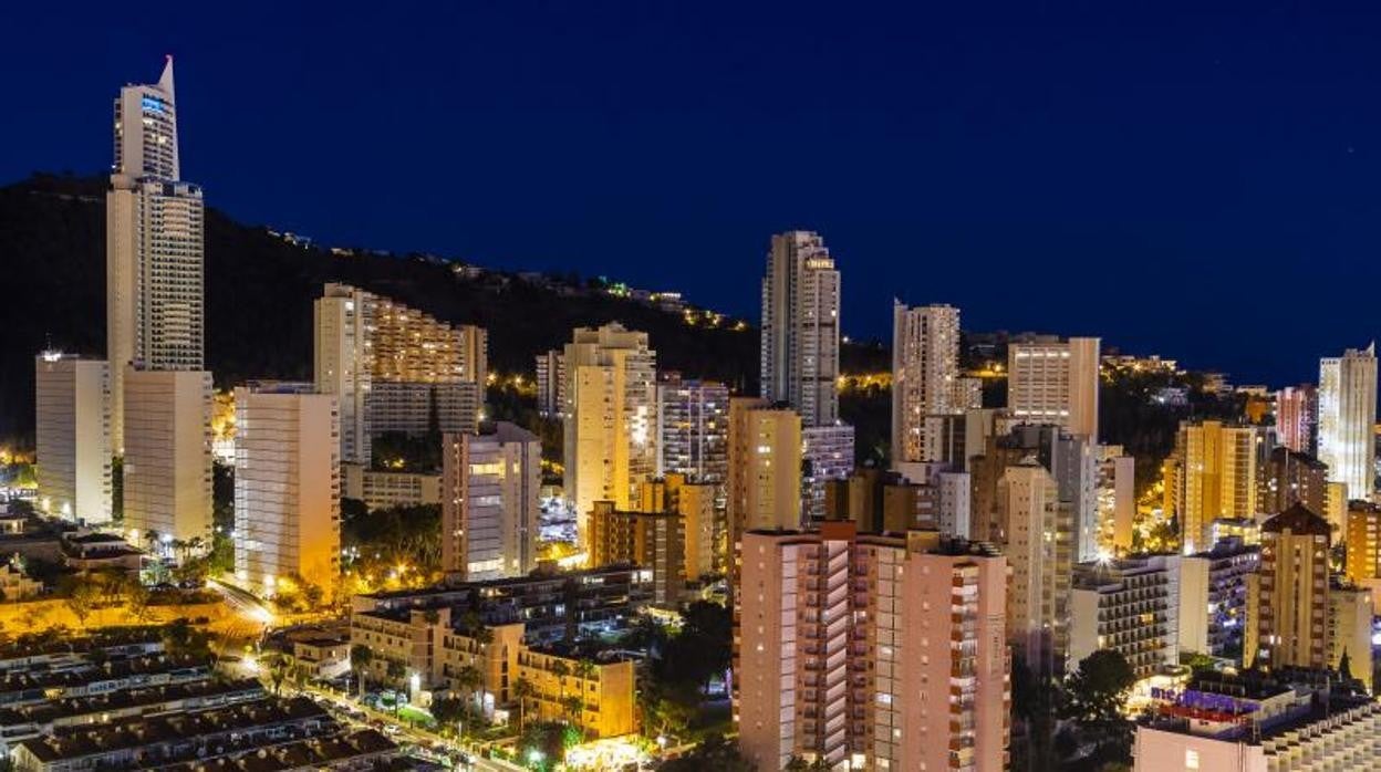 Imagen nocturna de Benidorm