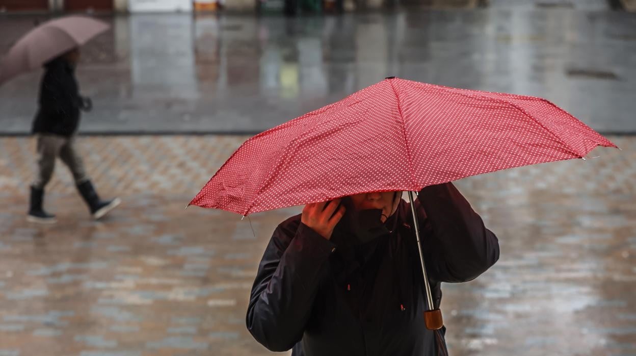 Imagen de archivo de una jornada de lluvia en Valencia