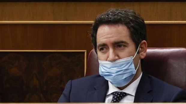 La vida del diputado Teo, aislado en su despacho del Congreso