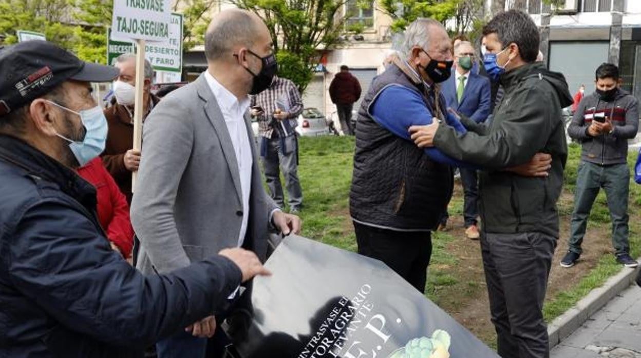 Carlos Mazón, en una manifestación de agricultores contra el trasvase