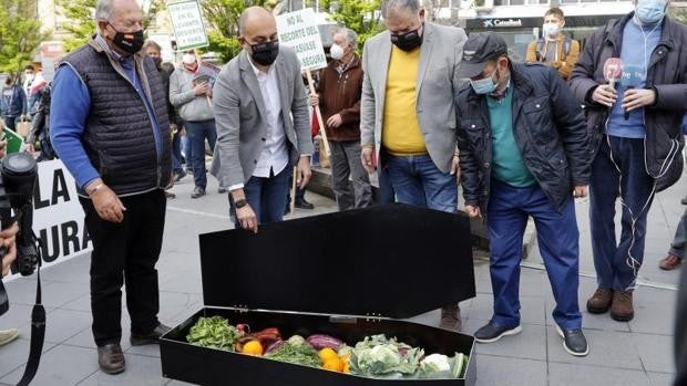 Asaja Alicante y los regantes convocan una protesta el 17 de mayo contra el recorte del trasvase Tajo-Segura