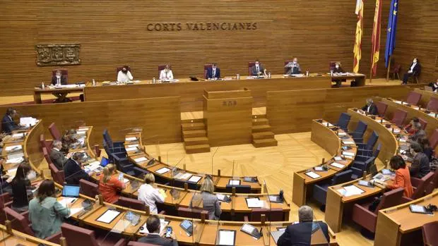 Las Cortes Valencianas rechazan por tercera vez investigar la atención a los menores tutelados