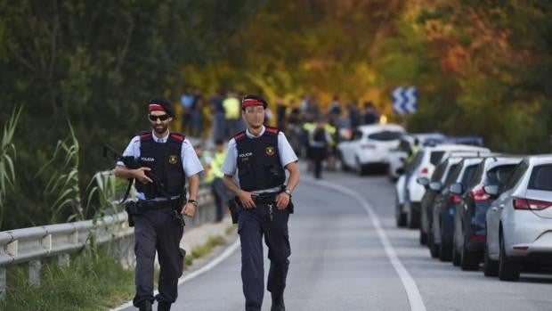 Los mossos que abatieron a los terroristas del 17-A demandan al Govern para reclamar una indemnización 1,2 millones de euros