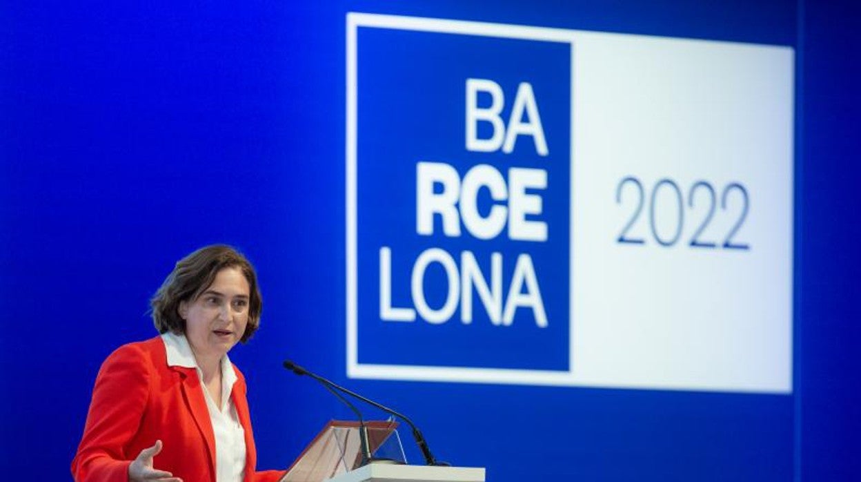 La alcaldesa de Barcelona, Ada Colau, interviene durante la jornada inaugural de la XXXVII Reunió Cercle d'Economia