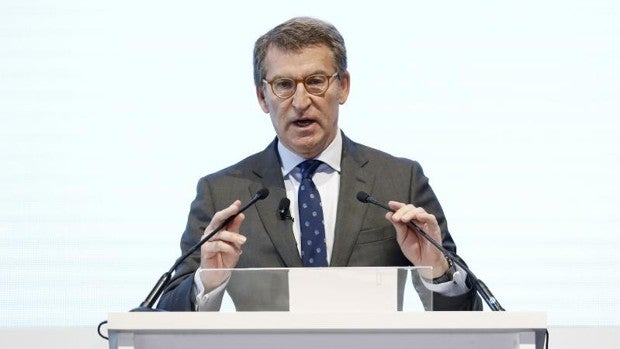 Feijóo seduce al empresariado catalán con la defensa del autonomismo y un plan con más apertura económica