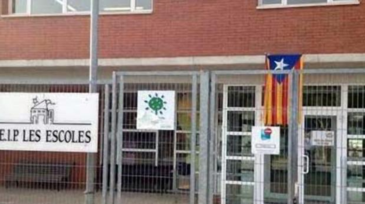 Una 'estelada' en un colegio de Cataluña, en una imagen de archivo