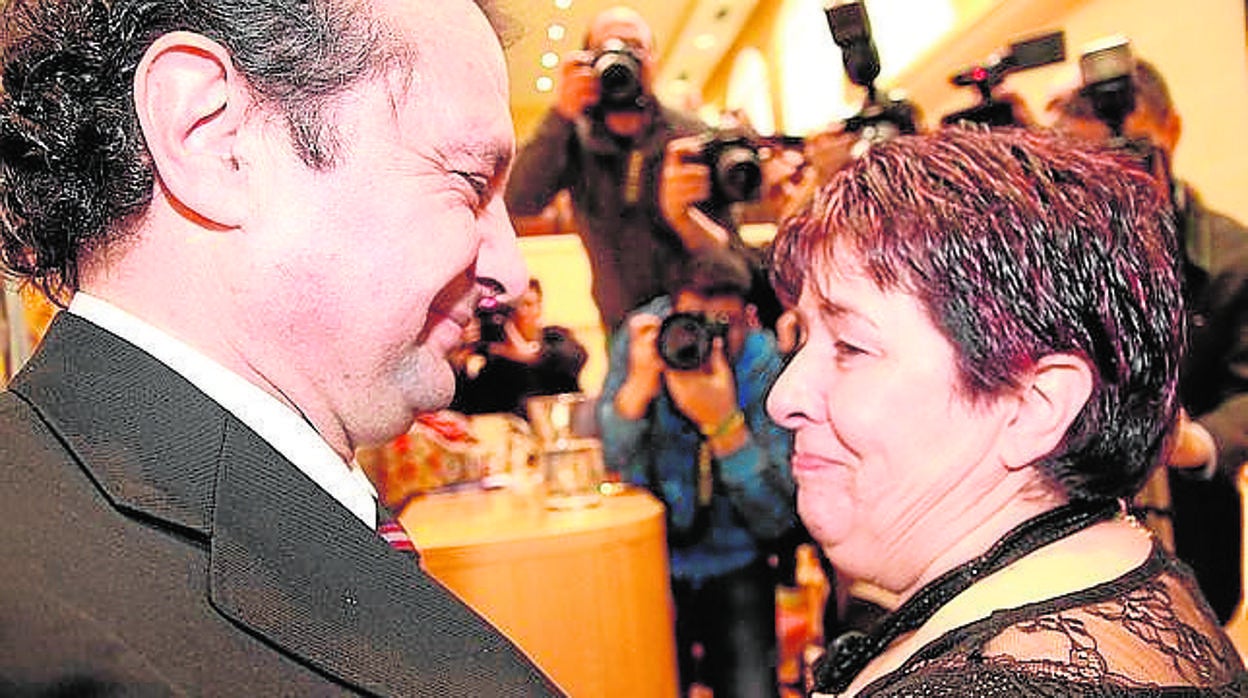 Arahuete cede el testigo a Luquero en 2014