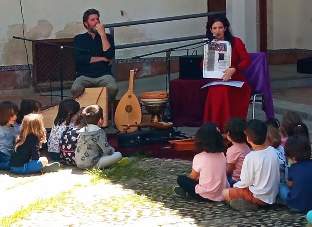 La música de Ana Alcaide y la esgrima antigua abren las Jornadas Alfonsinas del colegio San Lucas y María