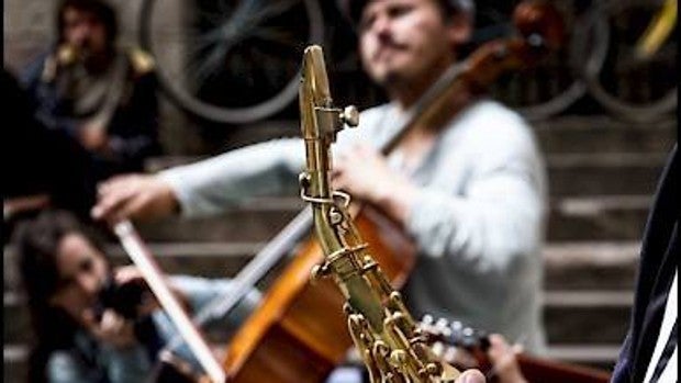 Barcelona triplicará el número de puntos de música callejera