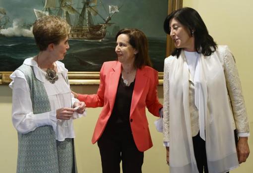 Paz Esteban, Margarita Robles y Esperanza Casteleiro este jueves durante la jura de la nueva directora del CNI