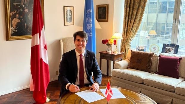 El español Daniel del Valle Blanco se convierte en el diplomático más joven del mundo