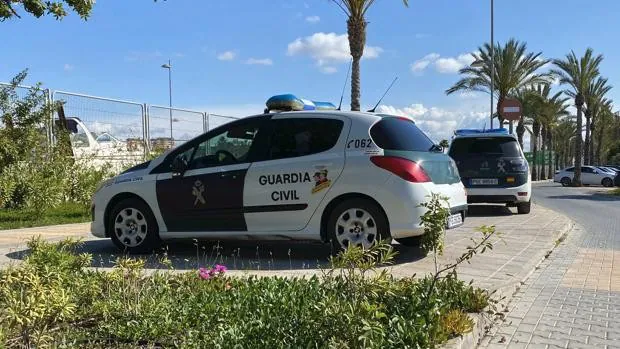 La Guardia Civil detiene a un reincidente por abusos sexuales que encerró a un joven en su tienda