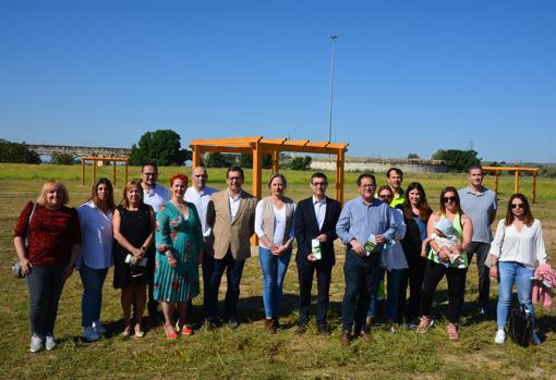 Asistentes a la inauguración de los trabajos en el 'Soto de Jembleque'