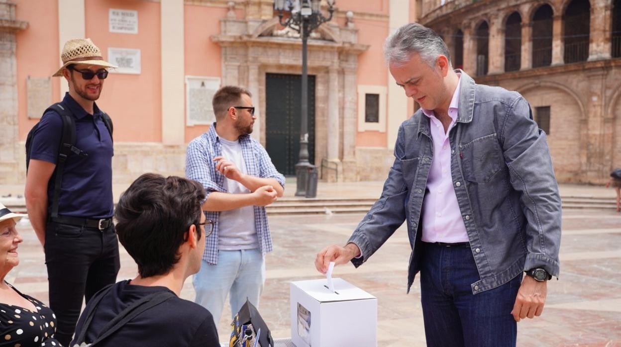 Imagen del vicepresidente de la Generalitat Héctor Illueca difundida en sus redes sociales